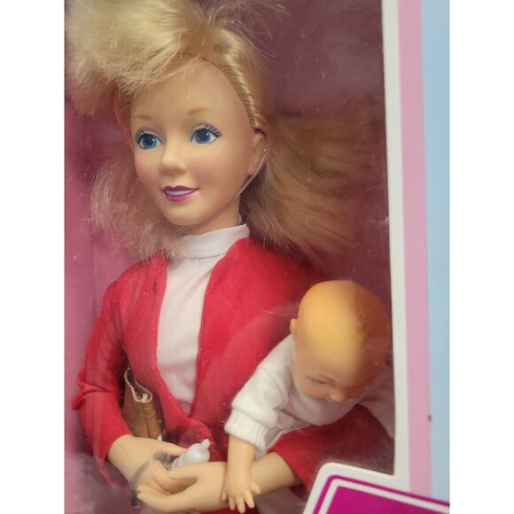 Vintage 1990 The Original Mommy Doll Tootsietoy 19" baby & accessories Blonde - Picture 2 of 10